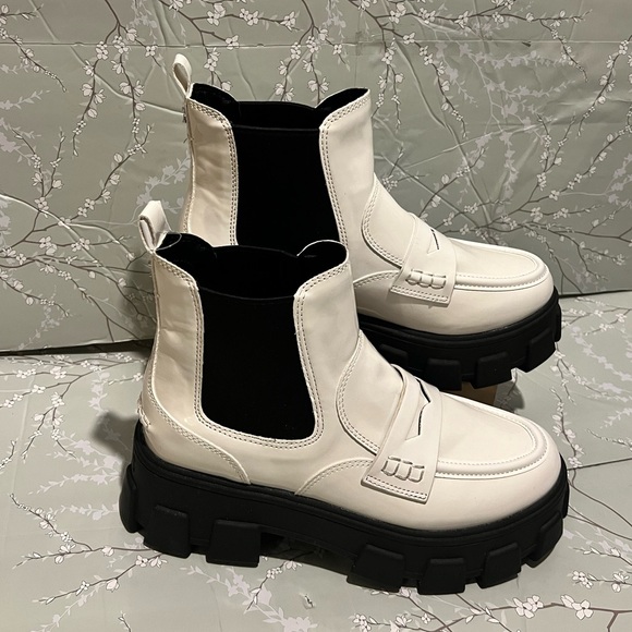 Circus NY Dia White & Black Chelsea Boot Women’s Size 7.5 New! - Picture 4 of 10
